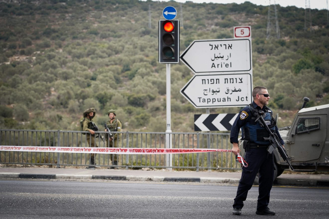 The scene of an attempted stabbing attack near Ariel, in the West Bank on Oct. 15, 2018. Photo by Flash90.