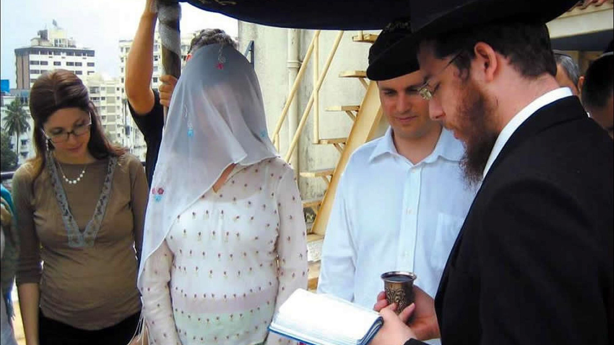 Rabbi Gavriel Holtzberg (right) officiates at a wedding in Mumbai as his wife, Rivka (left) looks on. The Holtzbergs, the founders and directors of Chabad-Lubavitch of Mumbai, were killed along with four guests during a brutal attack on their center 10 years ago. Credit: Chabad.org.