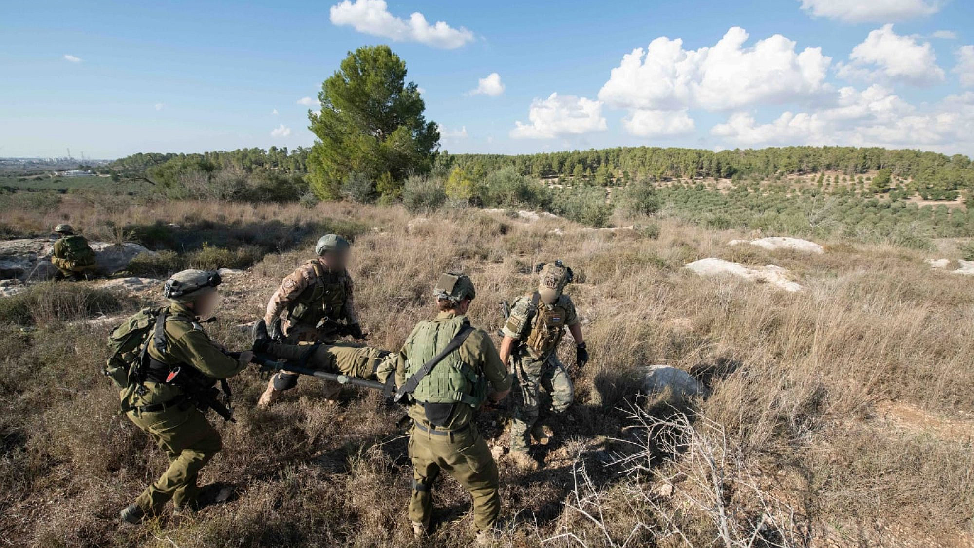 An Israeli Air Force search-and-rescue team practicing an extraction during the “Sky Angels” exercise. Credit: IDF Spokesperson Unit.
