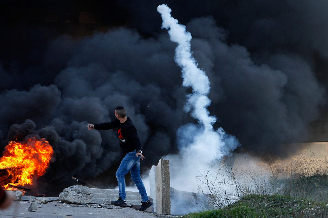 Palestinian supporters of Hamas participated in a violent rally marking the 31st anniversary of the founding of the terror organization that runs Gaza, in the West Bank city of Nablus, on Dec. 14, 2018. Photo by Nasser Ishtayeh/Flash90.