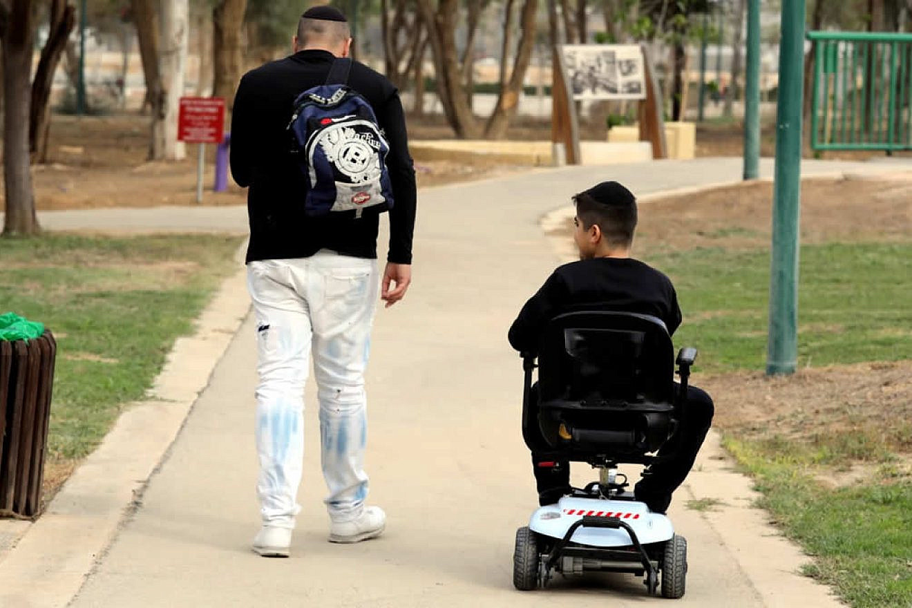 Enjoying handicap-accessible amenities at Ilanot Forest in central Israel as part of “International Day of Persons with Disabilities” on Dec. 3, 2018. Photo by Diego Mitleberg/KKL-JNF.