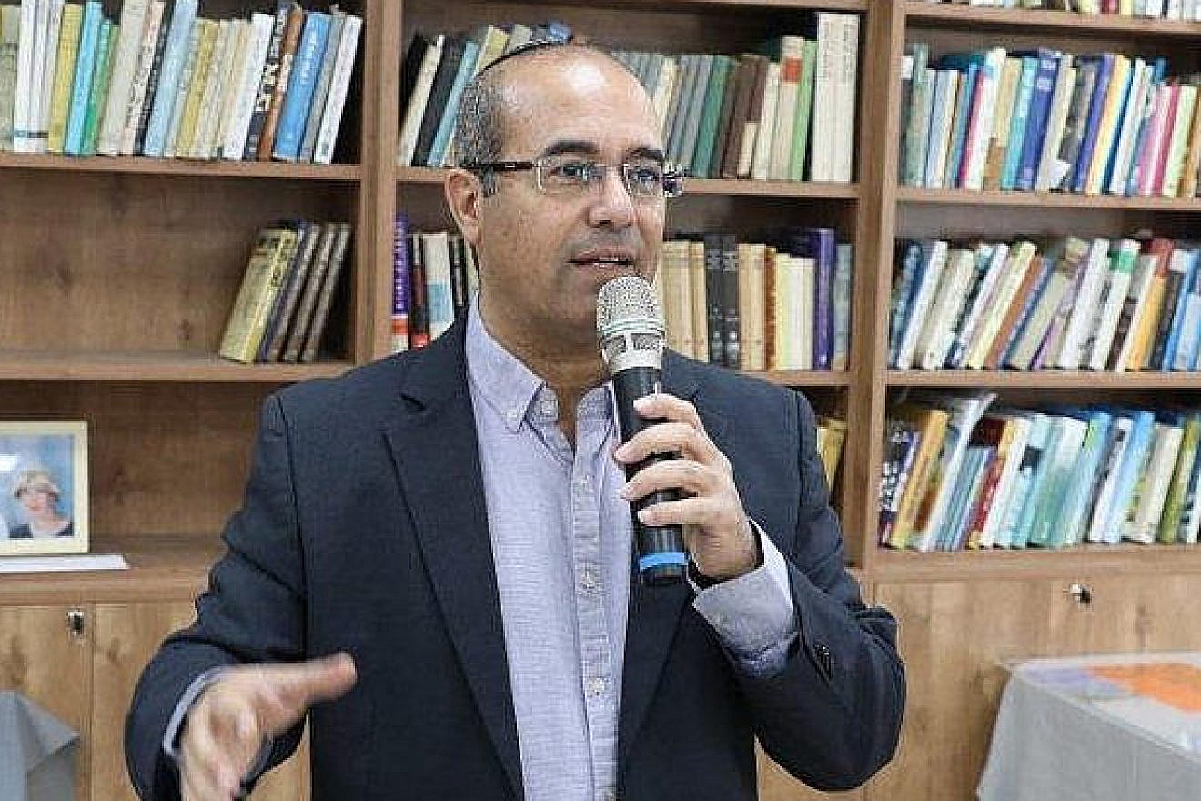 Economist Erez Zadok details his vision for the future of Judea and Samaria. Credit: Gershon Elinson.
