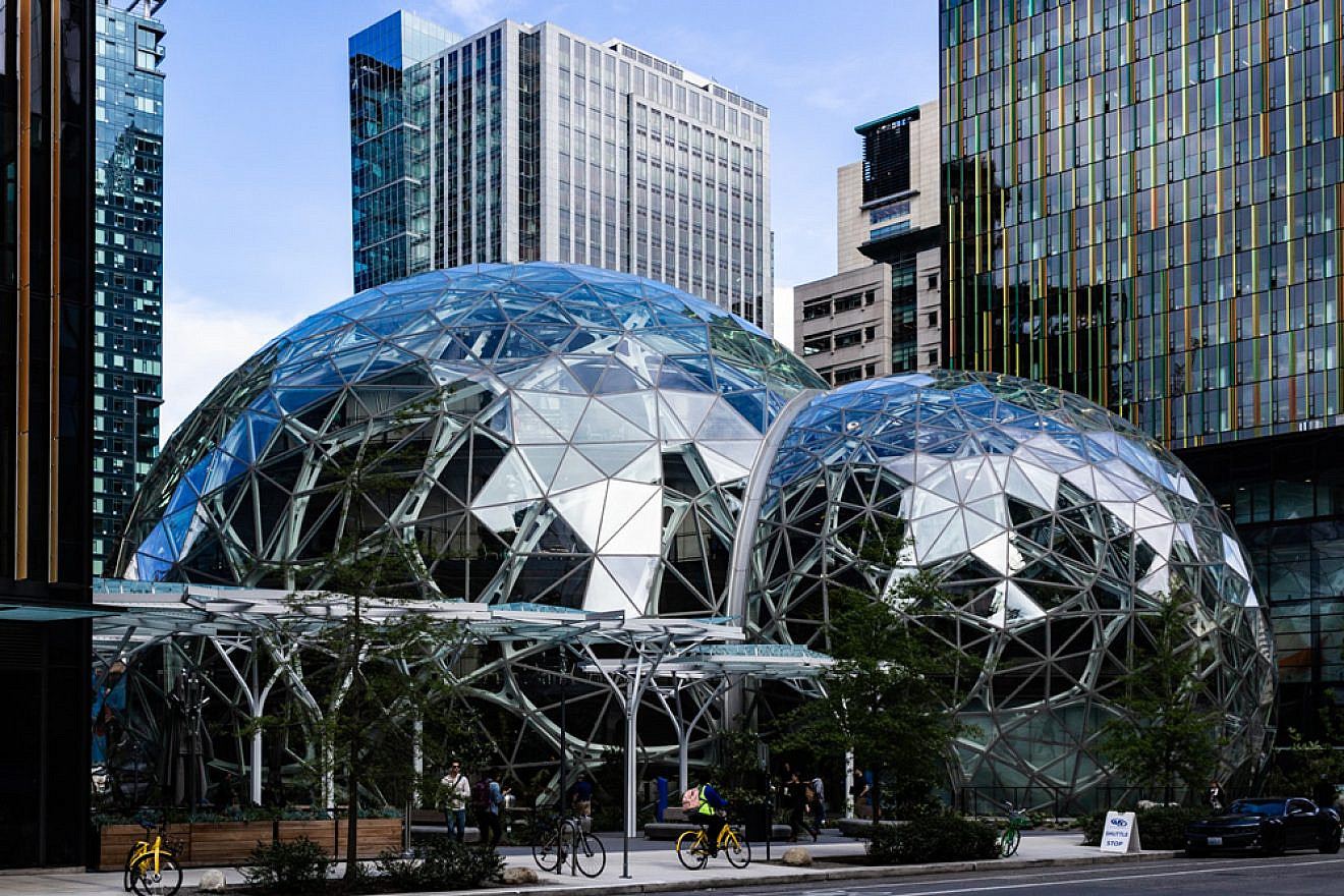 The Amazon Spheres, part of the Amazon headquarters campus in Seattle, May 10, 2018. Credit: Biodin/Wikimedia Commons.