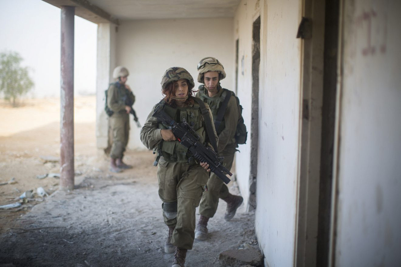 Soldiers of the Bardales Battalion train in urban warfare on a foggy morning near Nitzanim in southern Israel, on July 13, 2016. Formed in 2014, the Bardales Battalion is an infantry combat battalion of the Israel Defense Forces composed of 50 percent female soldiers and assigned for future routine security along the Jordanian border in central Israel. Photo by Hadas Parush/Flash90.