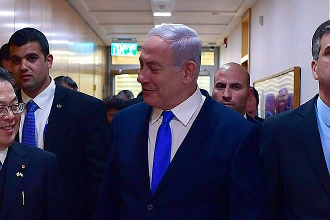 Israeli Prime Minister Benjamin Netanyahu with Japanese Economy, Trade and Industry Minister Hiroshige Seko (left) and Israeli Economy and Industry Minister Eli Cohen. Credit: Kobi Gideon/GPO.
