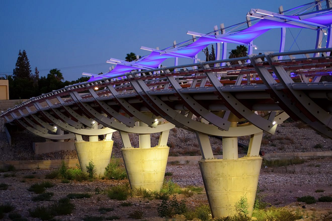 Pipes Bridge, Beersheva, Israel. Credit: Alexey Goral via Wikimedia Commons.