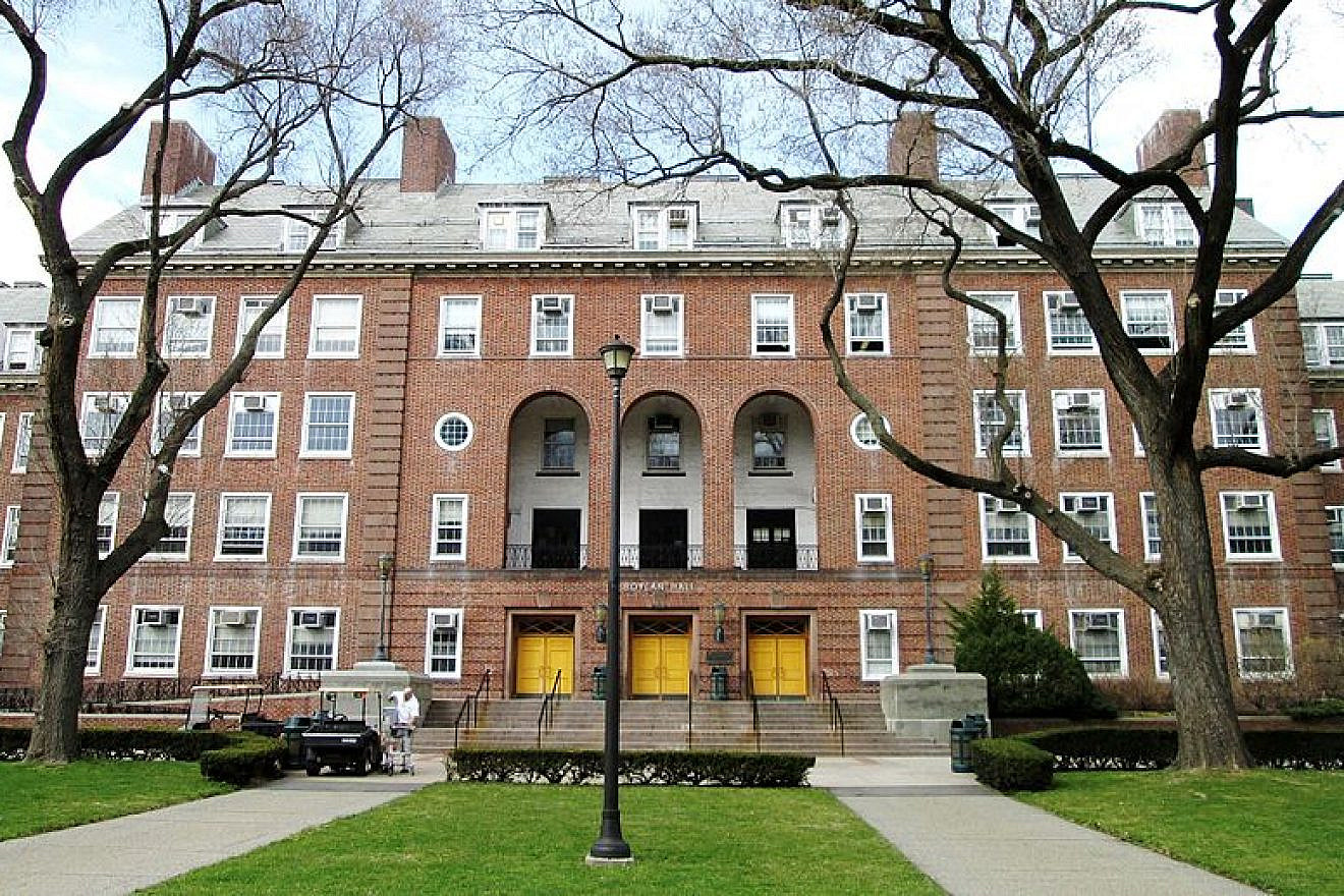 Boylan Hall at Brooklyn College, one of 11 senior colleges in the CUNY system. Credit: Wikimedia Commons.