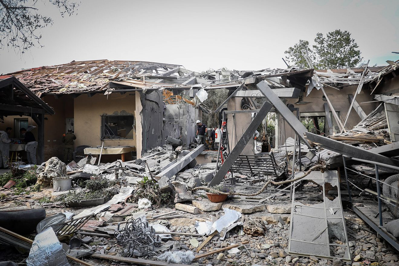 Israeli security forces inspect the scene of a house in Moshav Mishmeret, in central Israel,  that was hit by a rocket fired from the Gaza Strip on March 25, 2019. Credit: Noam Revkin Fenton/Flash90.