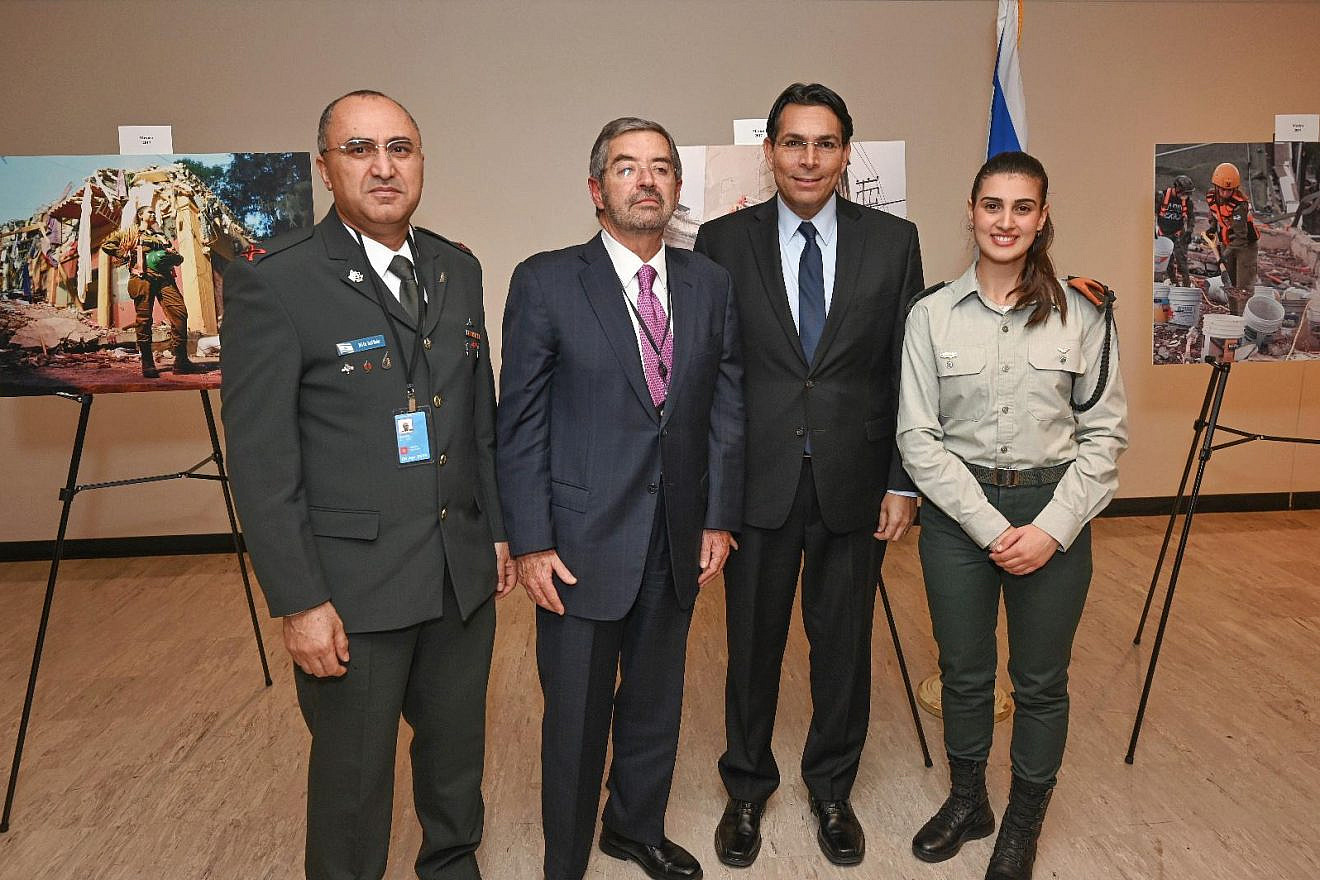 From left: Surgeon General of the IDF Brig. Gen. Dr. Tarif Bader, Mexico’s Ambassador to the United Nations Juan Ramón de la Fuente, Israel’s Ambassador to the United Nations Danny Danon and IDF Lt. Shahar Bachar, who was a part of Israel's humanitarian delegation to Mexico following the 2017 earthquakes, at the exhibit in the U.N. headquarters on March 28, 2019. Credit: Shahar Azran.