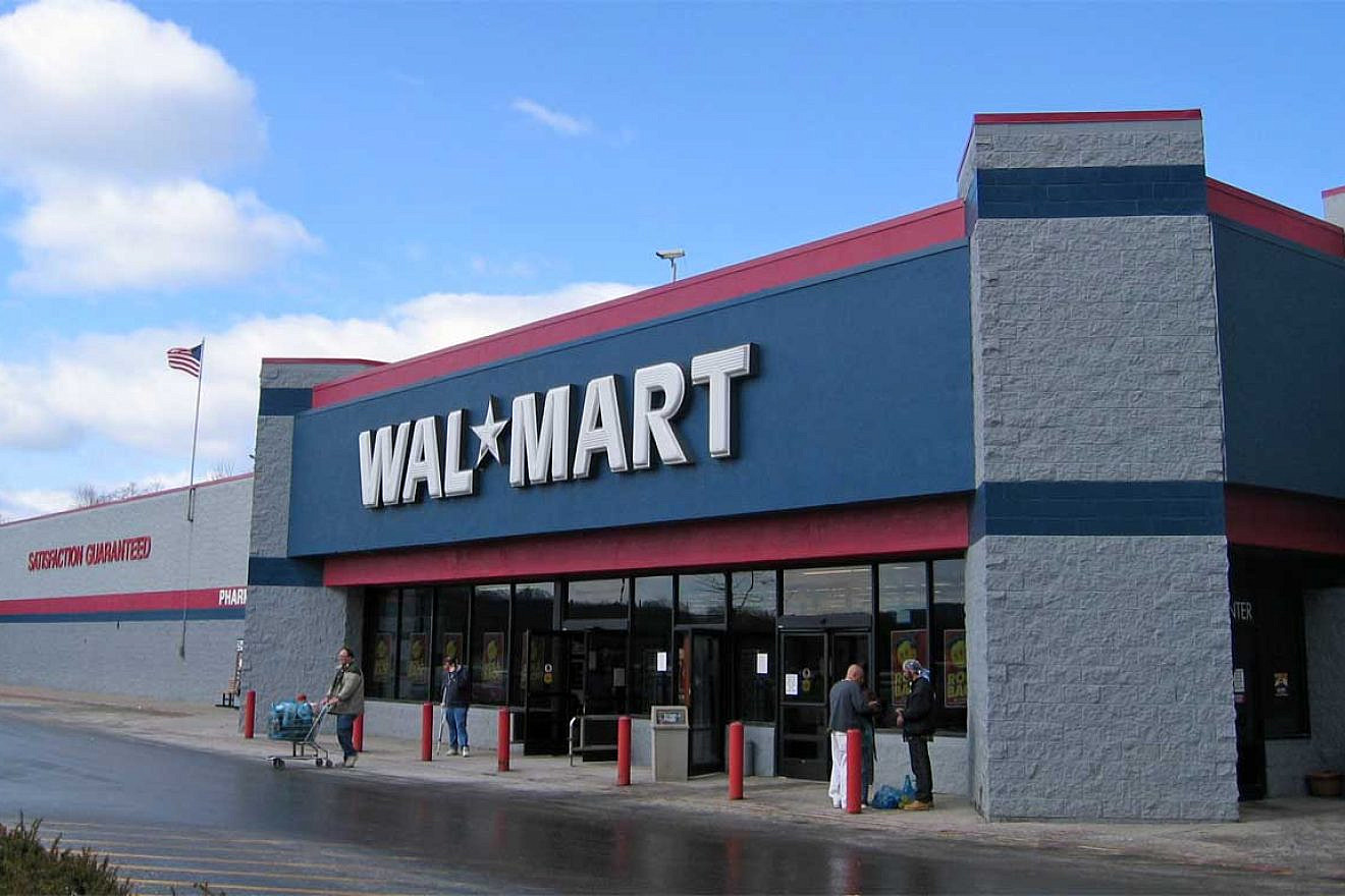 A WalMart store exterior in Laredo, Texas. Credit: Jared C. Benedict via Wikimedia Commons.