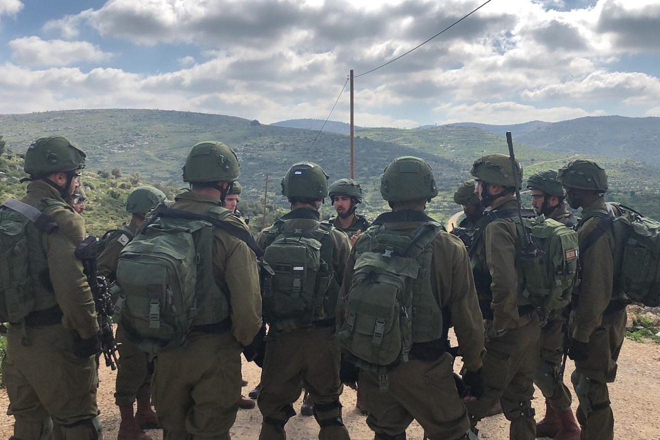 Israel Defense Forces soldiers on the hunt for the suspected terrorist behind the March 17, 2019 terrorist attack outside of Ariel that led to the deaths of an IDF soldier and an a rabbi and father of 12. Credit: IDF Spokesperson Unit.