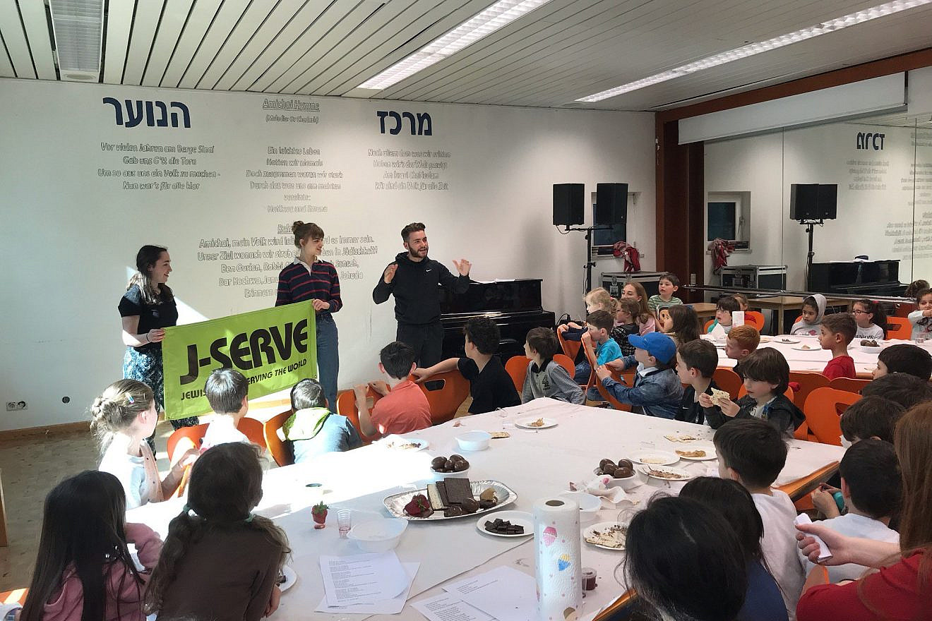 Participants in BBYO's annual International Day of Jewish Teen Service, or J-Serve. Credit: BBYO/Twitter.