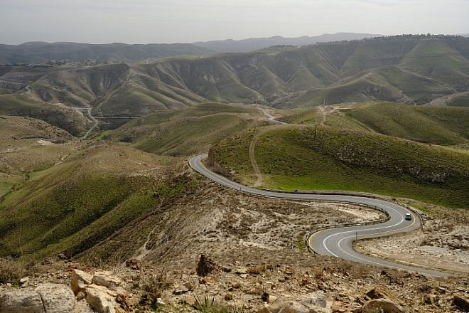 View of Derech Alon (Alon Road) in the East Samaria Mountains, south of Jerusalem, on January 10, 2017. Credit: Yaniv Nadav/Flash90