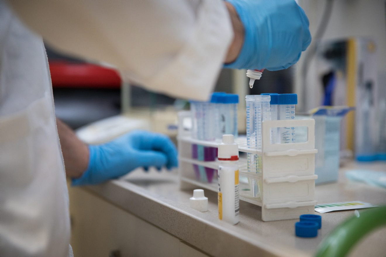 A researcher at the Technion-Israel Institute of Technology in Haifa on Feb. 19, 2019. Credit: Hadas Parush/Flash90.