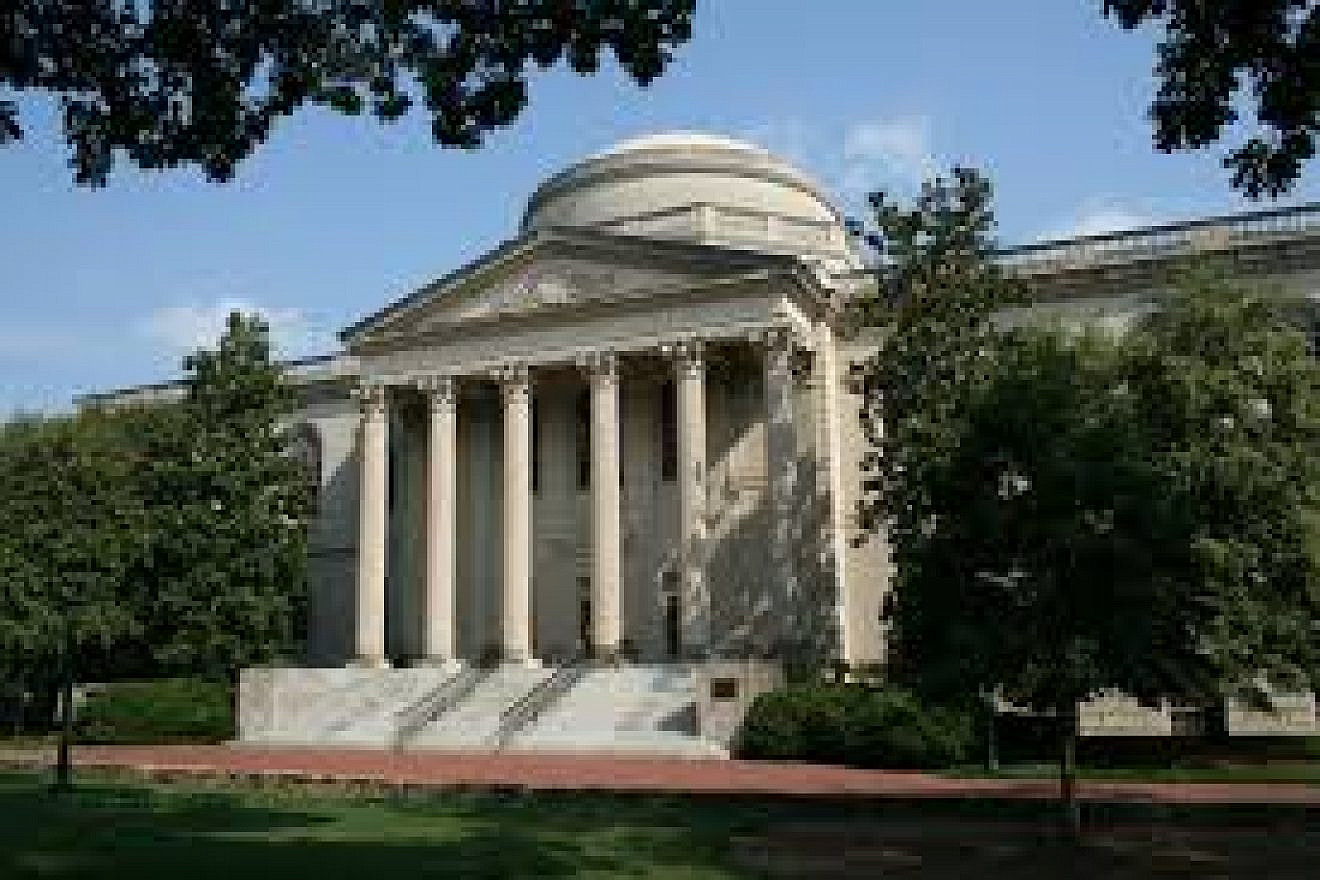 Louis Round Wilson Library at the University of North Carolina, Chapel Hill. Credit: Ildar Sagdejev via Wikimedia Commons.