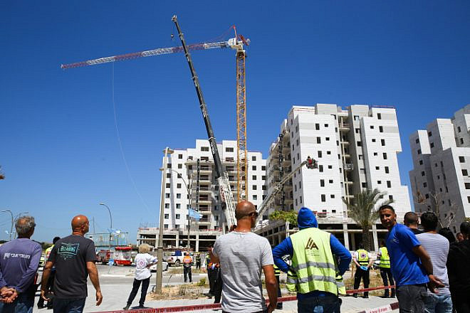 The scene where a crane collapsed at a construction site in Yavne, killing four people and injuring two others on May 19, 2019. Photo by Flash90.
