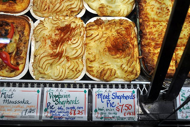 Vegetarian and meat Shepherd's Pie for sale at the Granville Island Public Market in Vancouver, British Columbia. Credit: Joe Mabel via Wikimedia Commons.