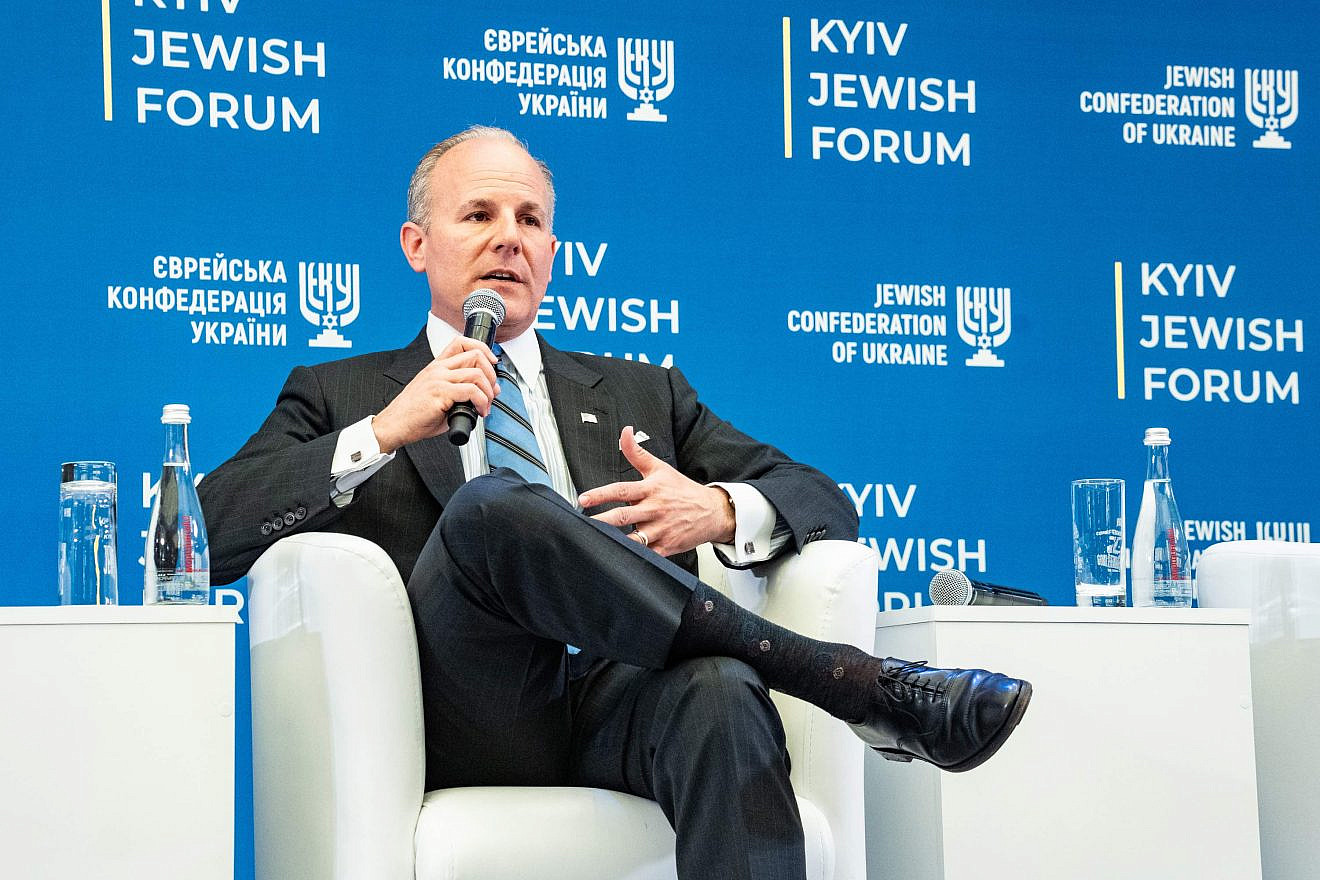 U.S. Special Envoy to Monitor and Combat Anti-Semitism Elan Carr speaks at the Kyiv Jewish Forum in Ukraine. Credit: Kyiv Jewish Forum.