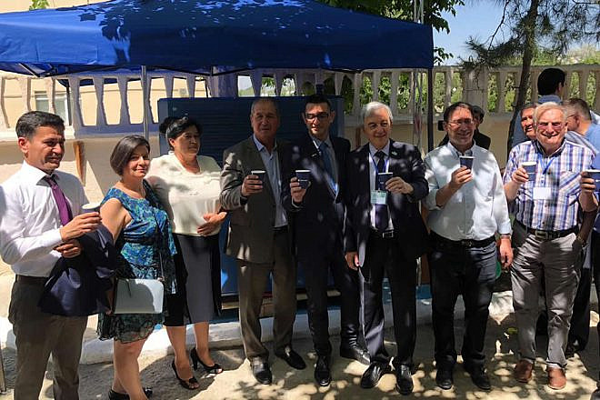 Senior political leaders at the inauguration ceremony of the “GEN-350,” which creates clean water out of air, in Bukhara, Uzbekistan. May 2019. Credit: Watergen.
