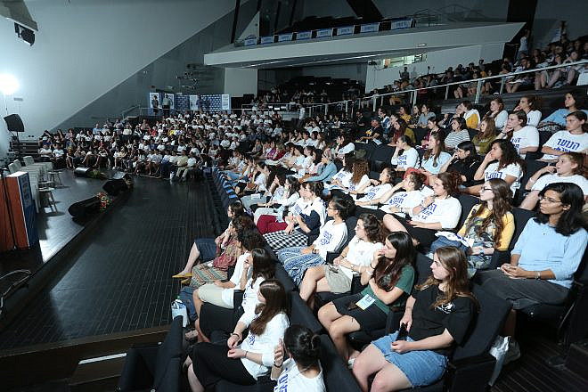 The nearly 800 youth in attendance at a lecture at Bar-Ilan University concerning the sovereignty movement in Israel. Photo by David Weil.
