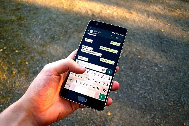 Illustrative image of a person using the WhatApp chat and video-sharing application. Source: Santeri Viinamäki via Wikimedia Commons.