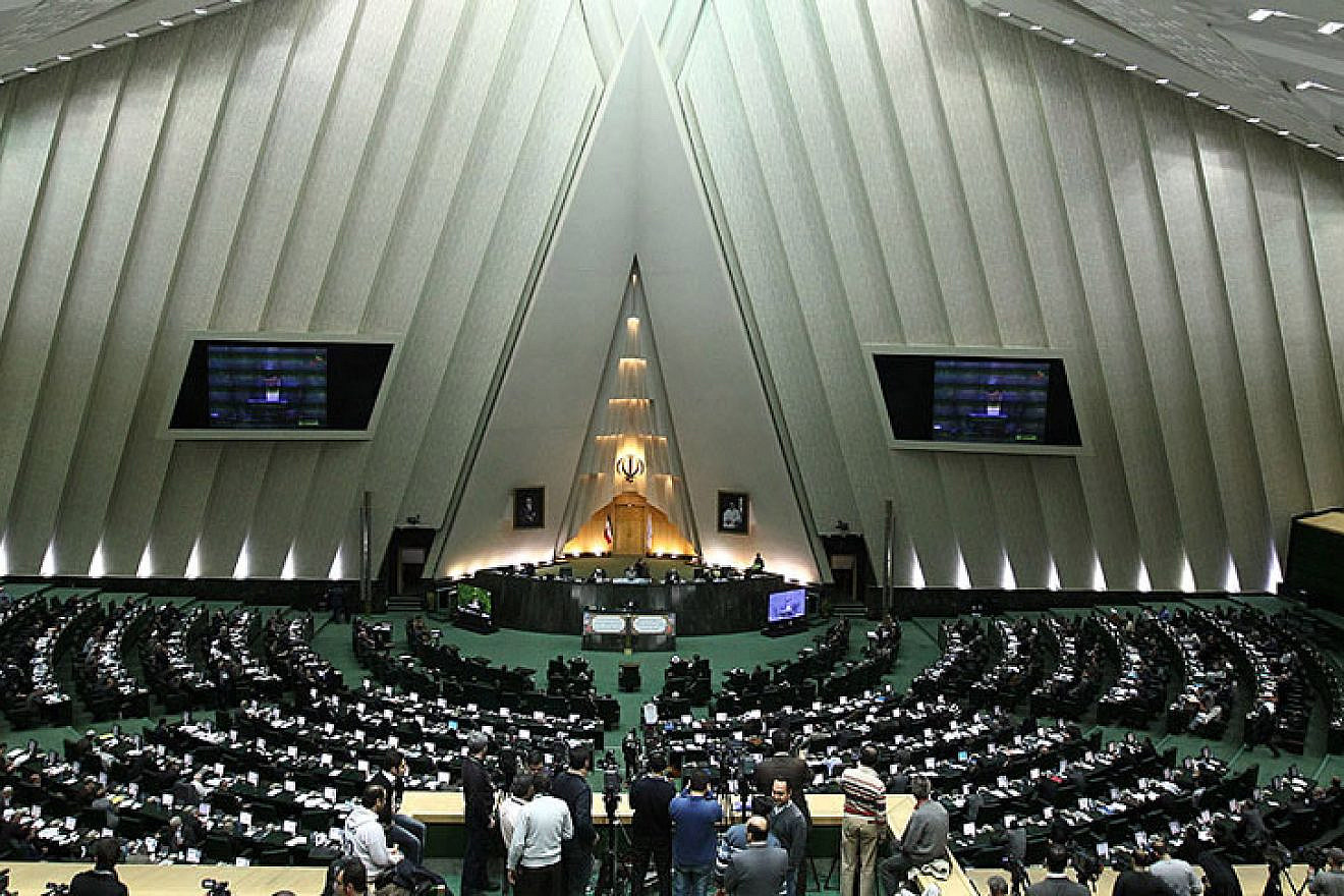 A view inside the Iranian Parliament. Credit: Mahdi Sigari via Wikimedia Commons.