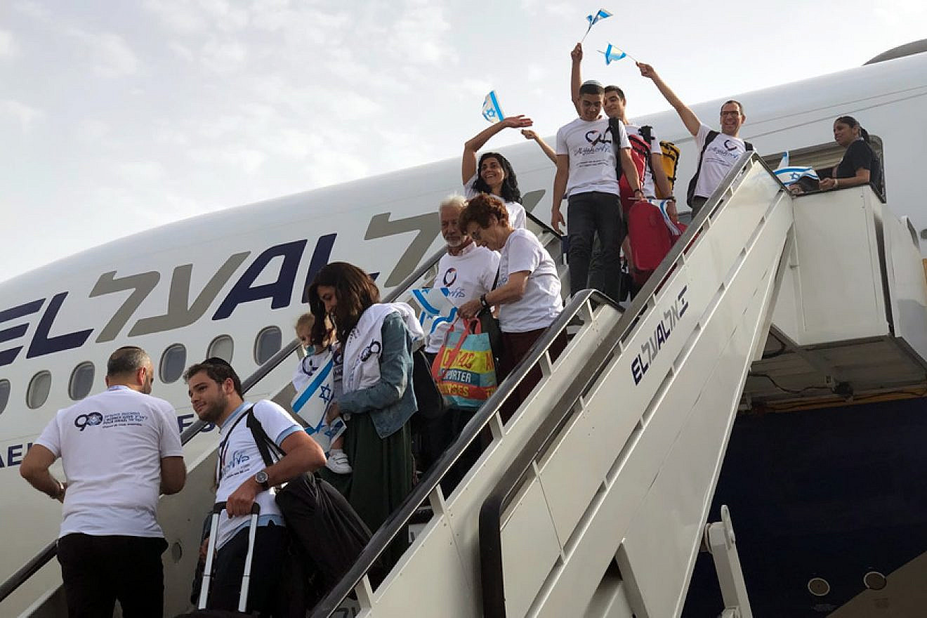 More than 200 new immigrants (olim) from France, Brazil, Argentina, Venezuela and Russia arrive in Israel, July 17, 2019. Photo by Eliana Rudee.