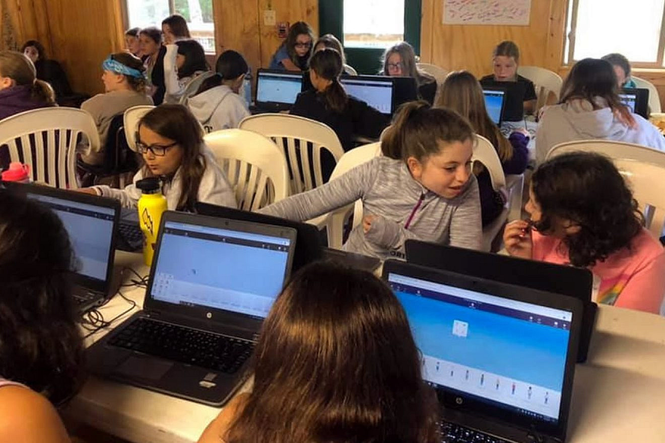 Kids at summer camps in the United States will participate in ORT's Start-Up Challenge, which includes interactive educational activities focused on science, technology, engineering, art and math (STEAM) that embrace the entrepreneurial spirit of Israel’s startup nation, July 2019. Credit: Courtesy.