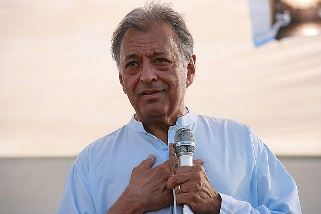 Zubin Mehta conducts an open-air concert by the Israel Philharmonic Orchestra near the border with Gaza to show solidarity with Israel Defense Forces’ soldier Gilad Shalit, who had been taken captive by Hamas, July 5, 2010. Credit: Itzik Edri via Wikimedia Commons.
