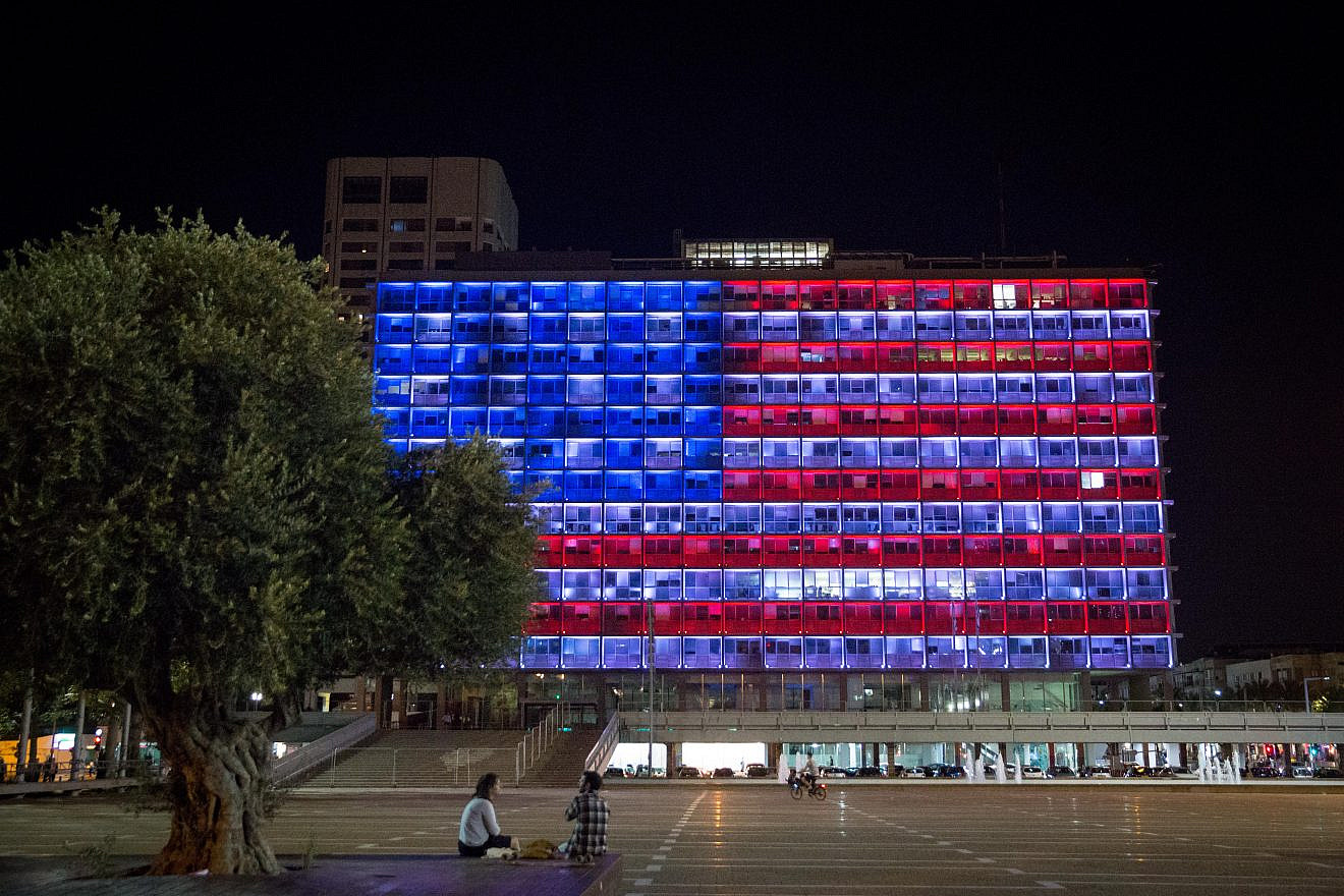 Tel Aviv City Hall seen lit up in the colors of an American flag in solidarity with the victims and injured following two back-to-back shootings in El Paso, Texas, and in Dayton, Ohio, on Aug. 4, 2019, similar to this one marking the Jewish worshippers shot and killed in Pittsburgh on Oct.  27, 2018. Photo by Miriam Alster/Flash90.