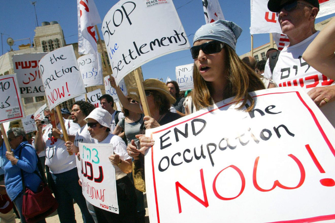 Israeli protesters from the Peace Now movement call for an end to Jewish settlements in the West Bank city of Hebron on June 5, 2007, on the 40th anniversary of the start of the 1967 Six-Day War. Photo By Olivier Fitoussi /Flash90.