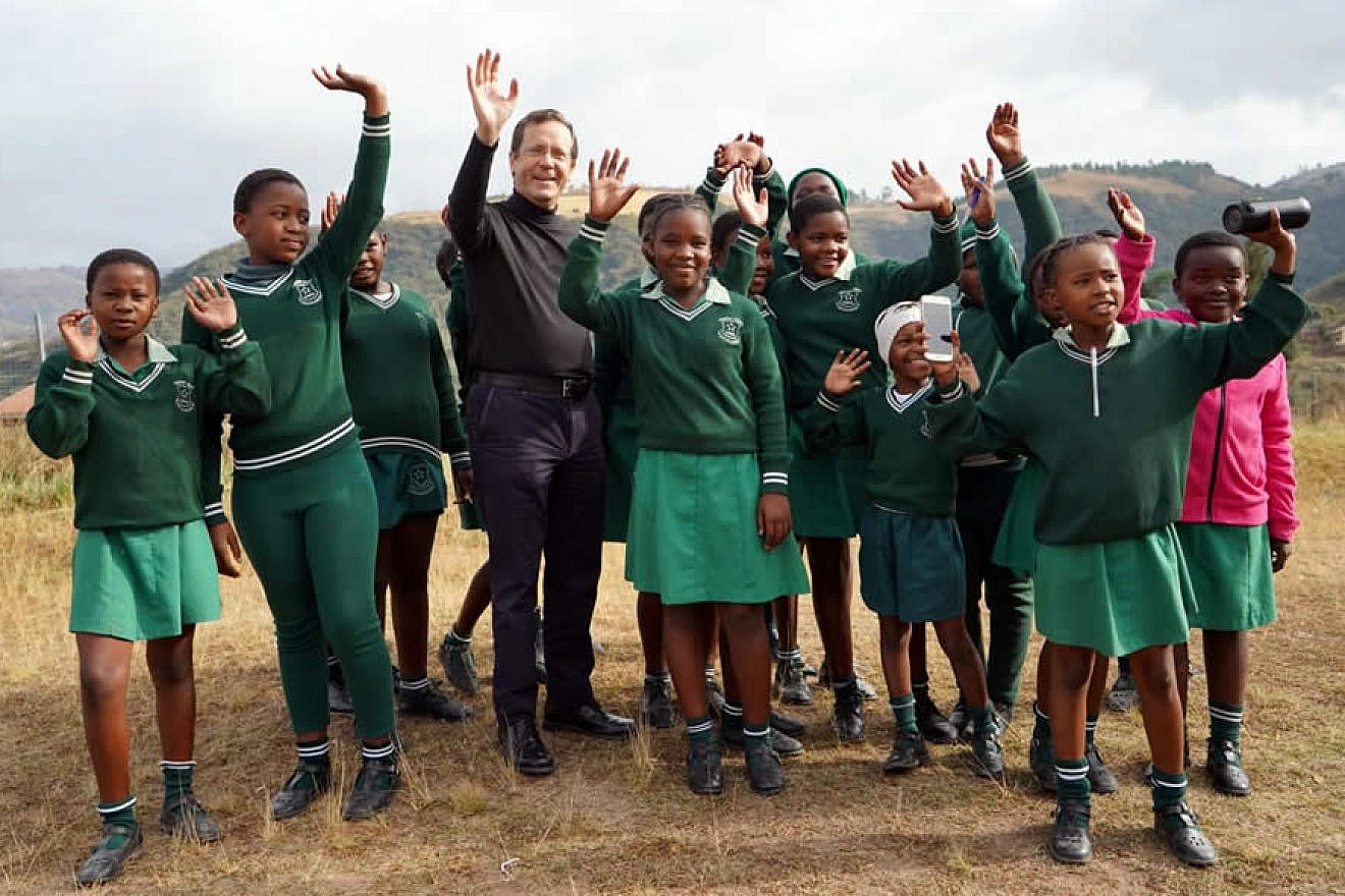 Jewish Agency chairman Isaac Herzog visits volunteers working with children in Durban, South Africa, on Aug. 1, 2019. Credit: Courtesy.