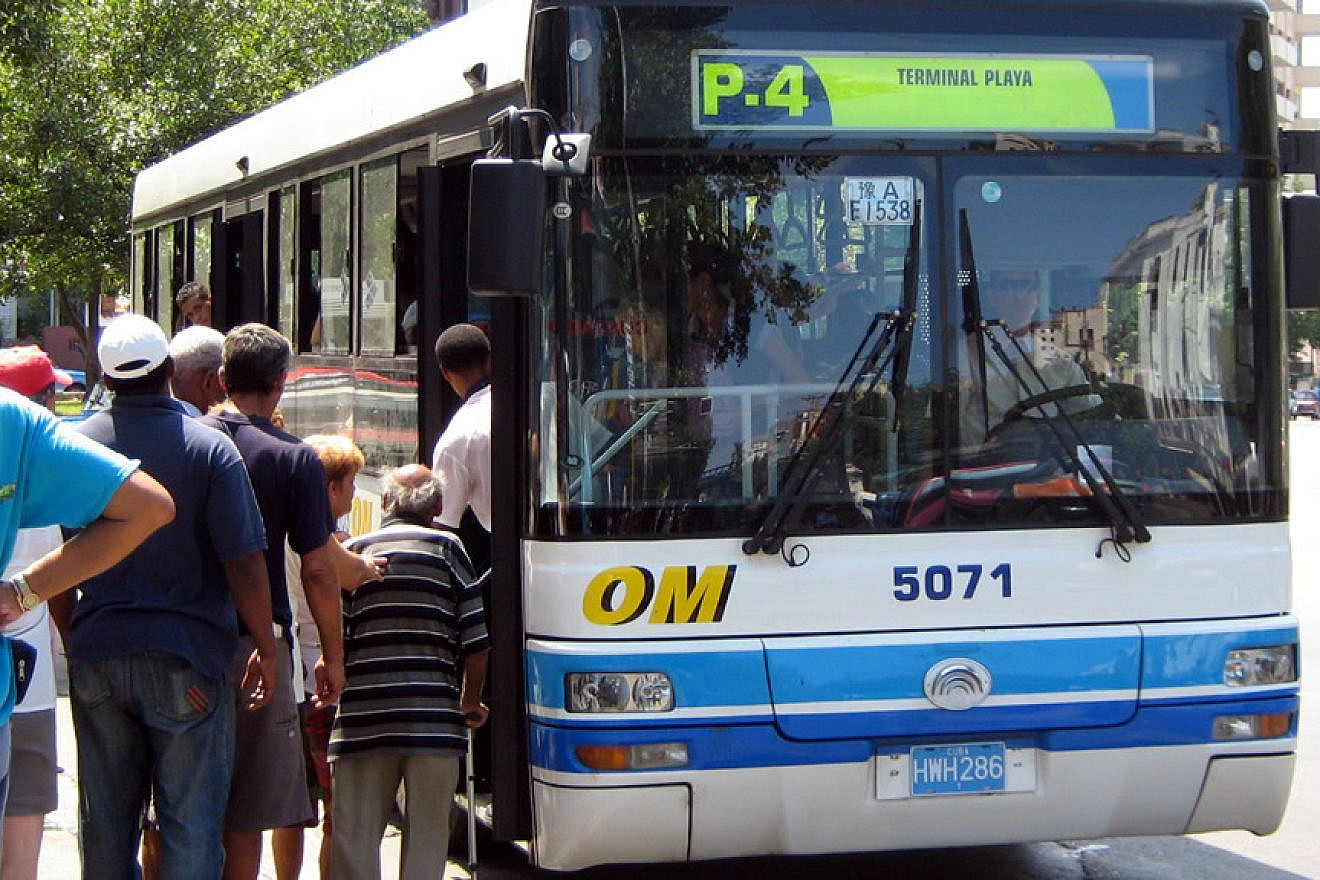 Residents board public buses in Havana, Cuba. Credit: Wikimedia Commons.