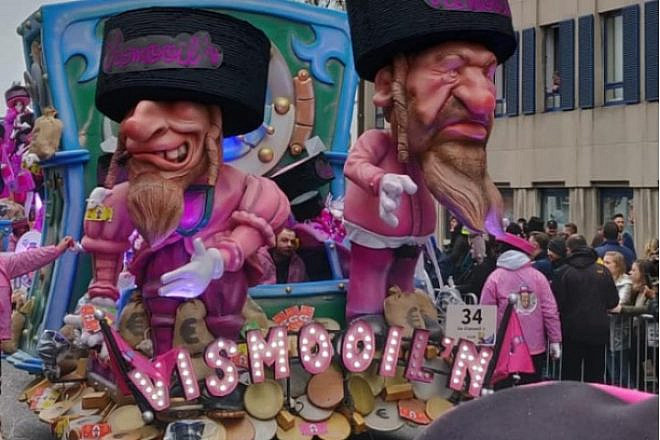 A view of a parade float at the Carnival of Aalst in March 2019, featuring two Orthodox Jewish caricatures that were widely condemned as anti-Semitic. Source: Screenshot.