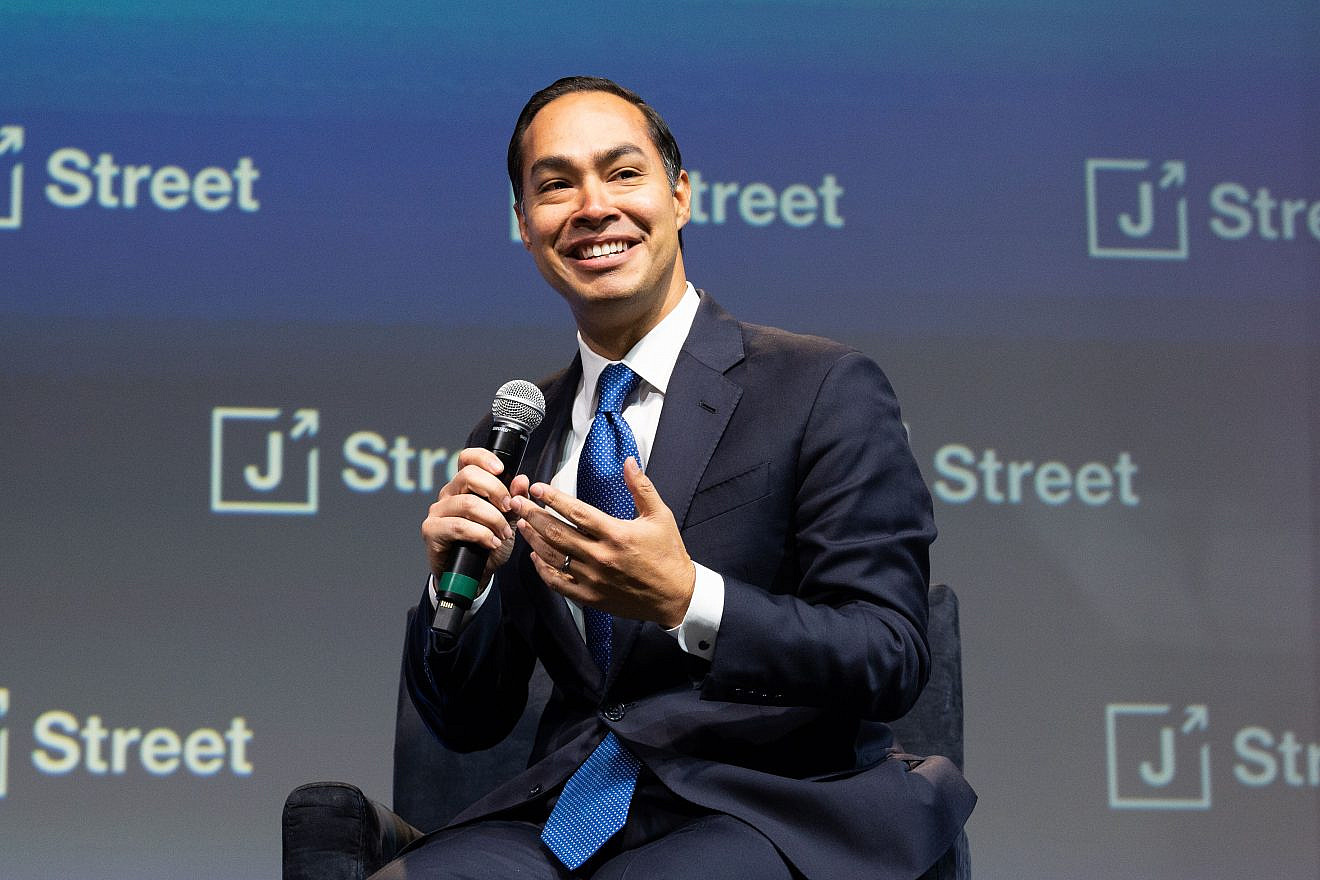 Former U.S. Housing and Urban Development Secretary Julian Castro, a 2020 Democratic presidential candidate, at the annual J Street Conference in Washington D.C., on Oct. 28, 2019. Credit: Michael Brochstein/Split Stone Media.