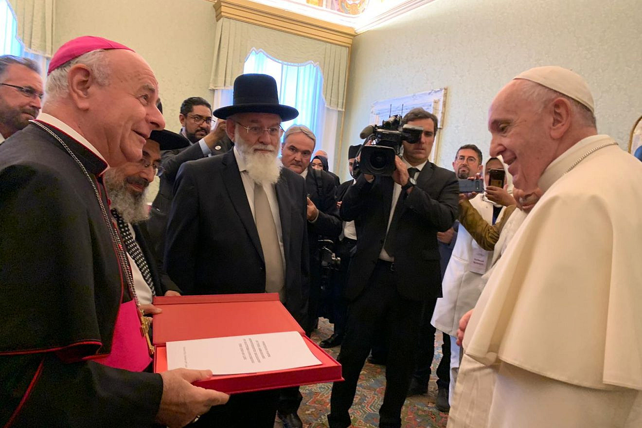 Rabbi Professor Avraham Steinberg at the presentation of a signed declaration to Pope Francis. Credit: Chief Rabbinate Spokesperson Kobi Alter.