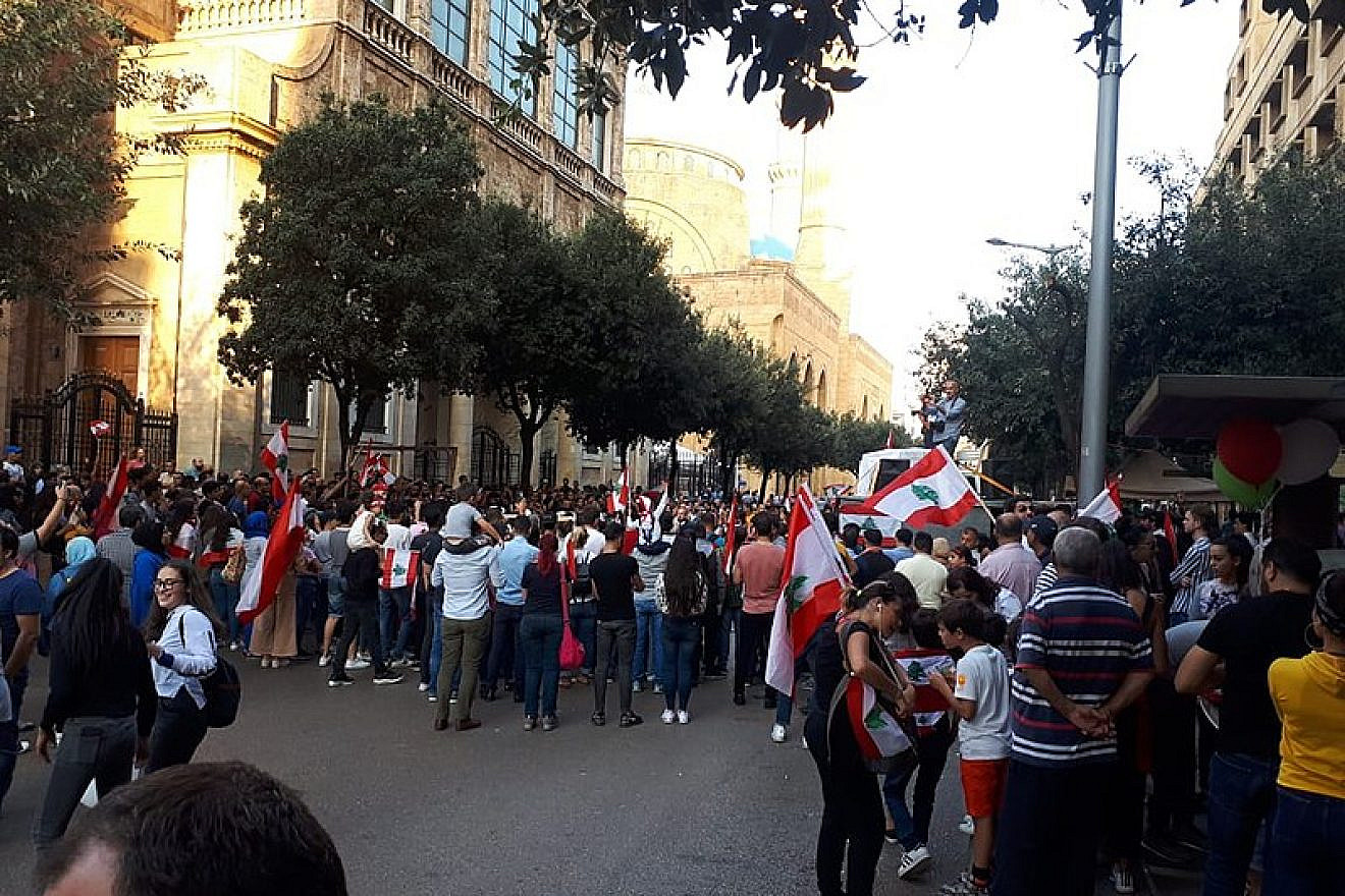 Lebanese citizens protest in Beirut on Nov. 10, 2019. Photo: Freimut Bahlo via Wikimedia Commons.