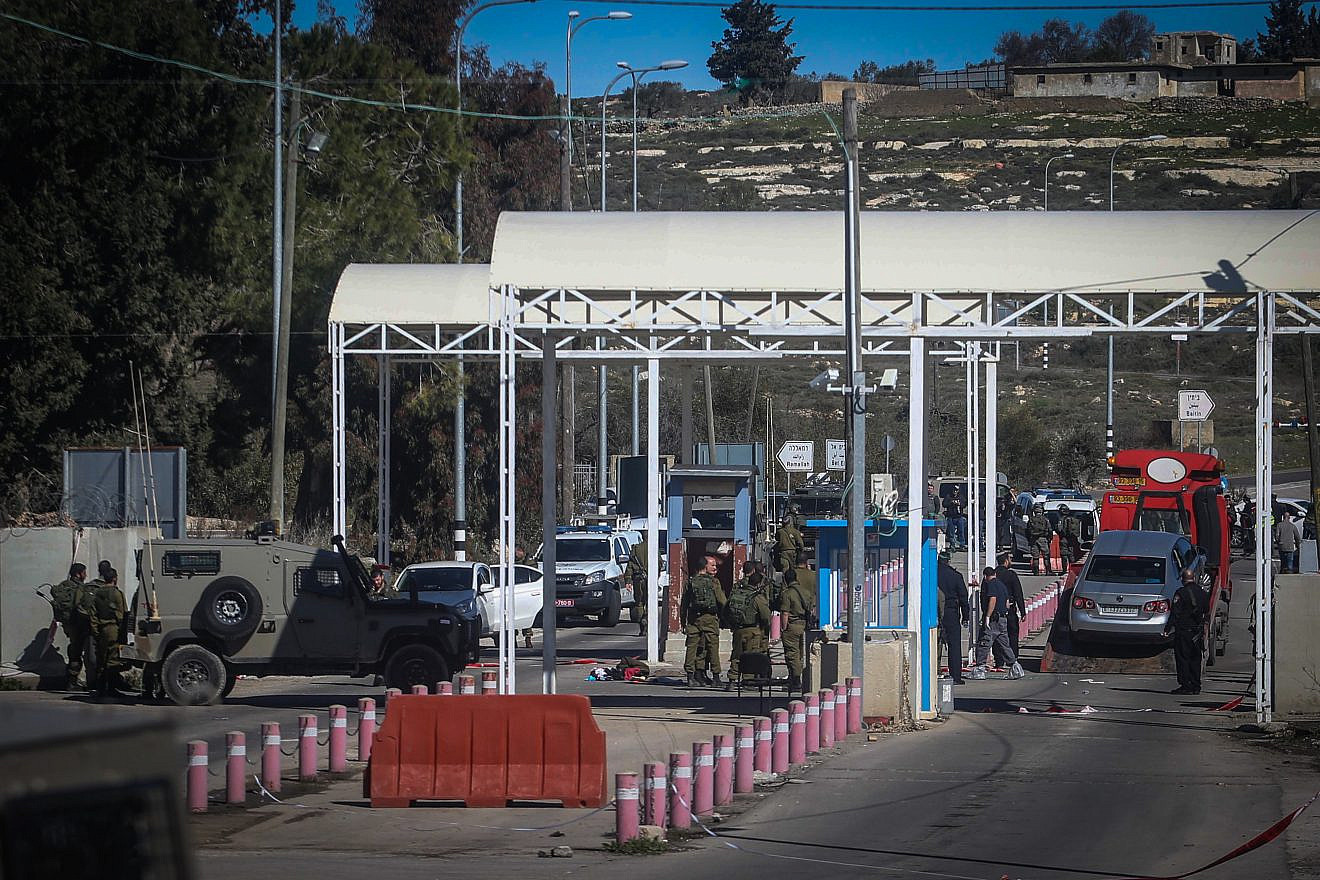 Israeli soldiers and security forces at the scene of shooting attack at a checkpoint near the Jewish settlement of Beit El on Jan. 31, 2016. Photo by Flash90.