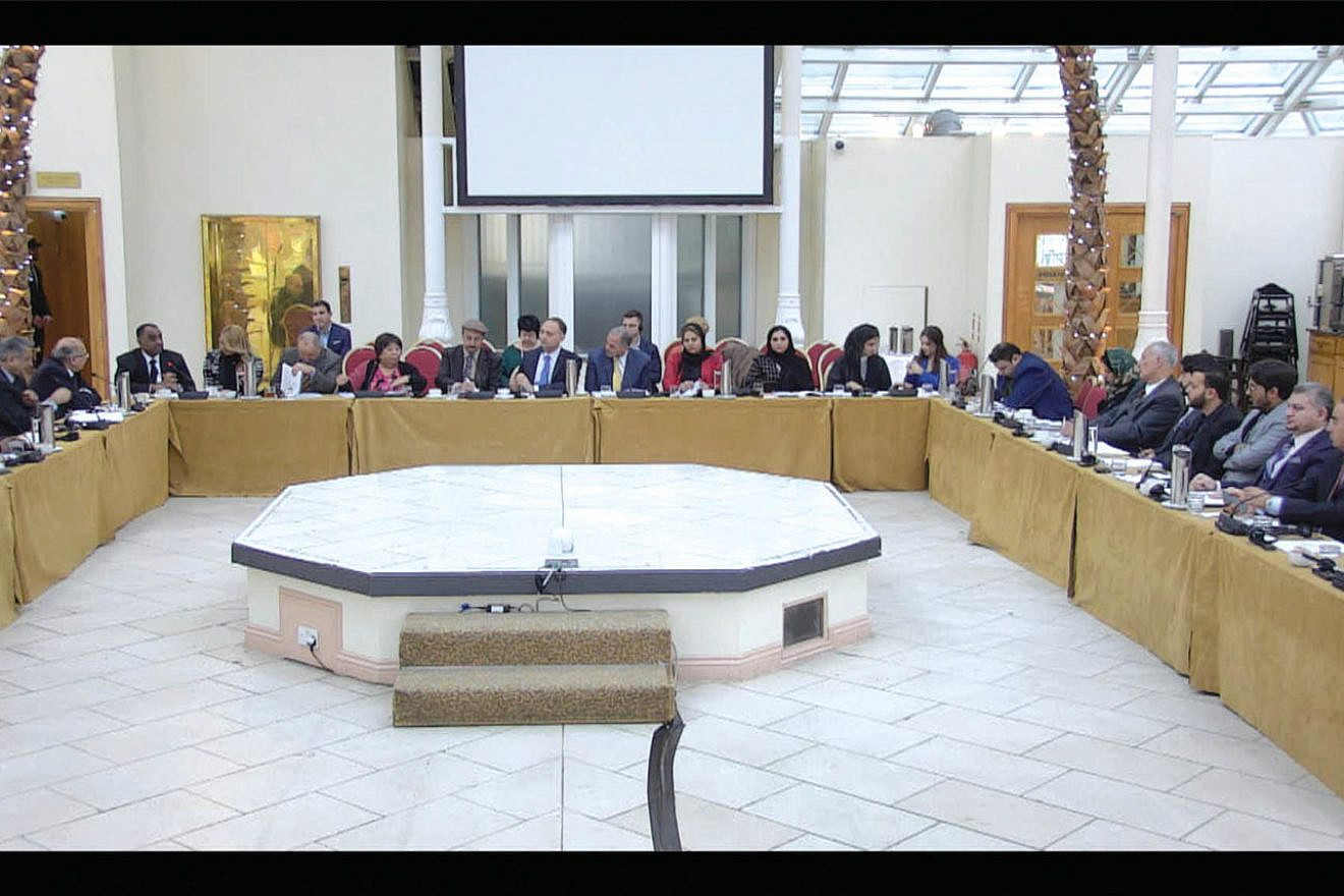 Thirty people from 15 Arab countries take part in the inaugural meeting of the Arab Council for Regional Integration in London, England, on Nov. 18, 2019. Photo courtesy of the Center for Peace Communications.