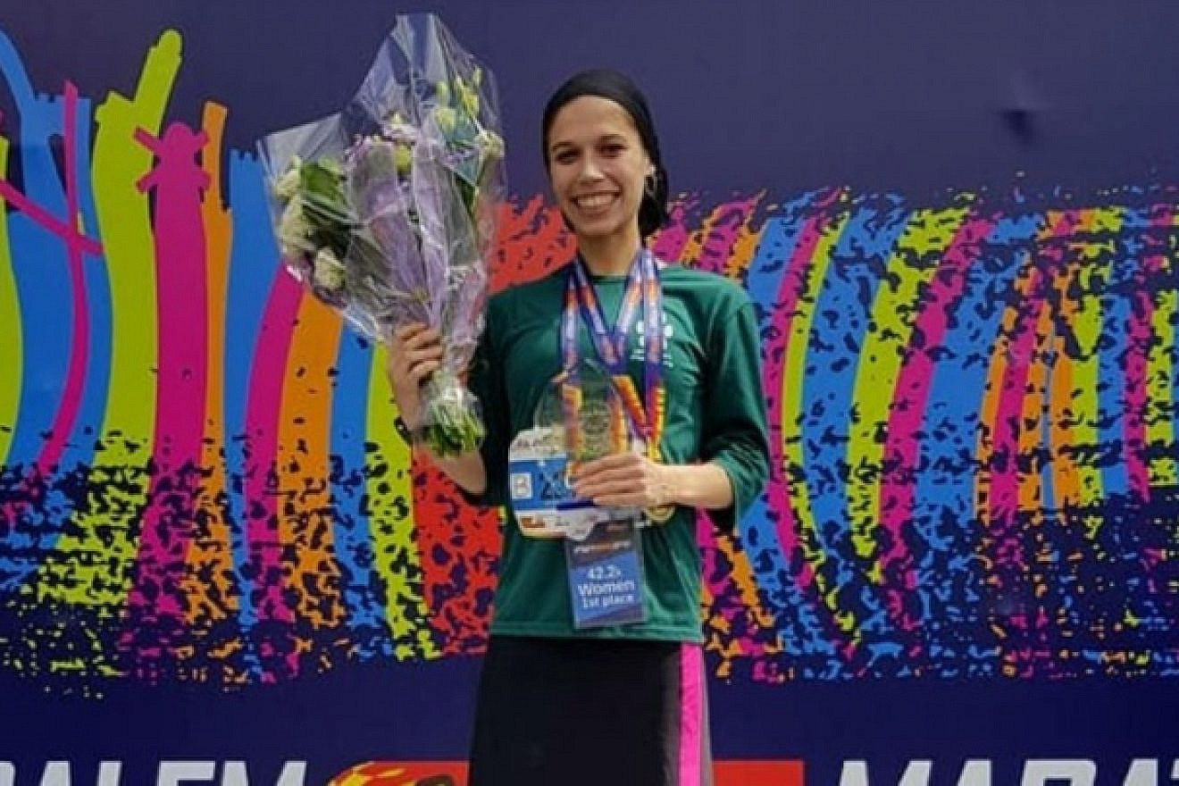 Marathon runner Bracha “Beatie” Deutsch. Source: https://beatiedeutsch.com/.