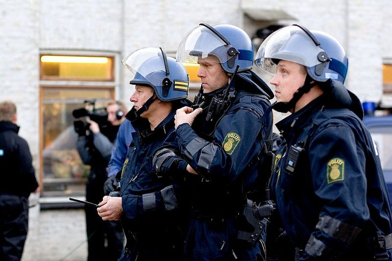Danish police in tactical gear, Dec. 9, 2007. Photo: H. Jørgensen via Wikimedia Commons.