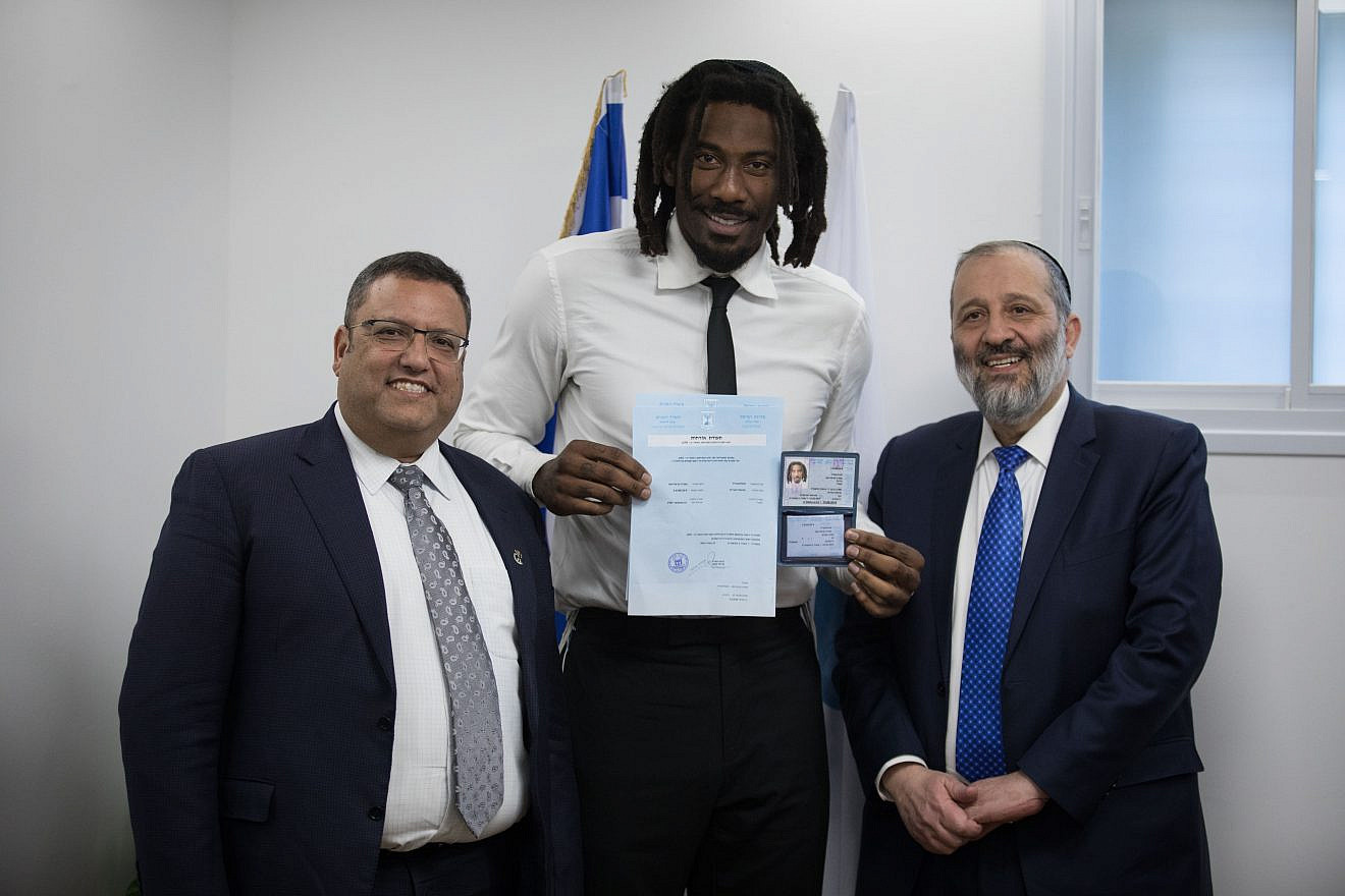 American basketball player Amar'e Stoudemire receives a National ID and Israeli citizenship form Israel Minister of Interior Affairs Aryeh Deri and Jerusalem Mayor Moshe Leon during a ceremony at the Interior ministry office in Jerusalem on March 13, 2019. Photo by Hadas Parush/Flash90