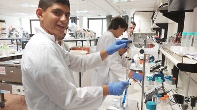 In Israel, World ORT Kadima Mada strengthens Israeli society by bridging the economic gap between the center and the periphery. ORT offers innovative educational programs and state-of-the-art schools and facilities for students with a focus on science, technology, engineering and math (STEM). Credit: Courtesy.