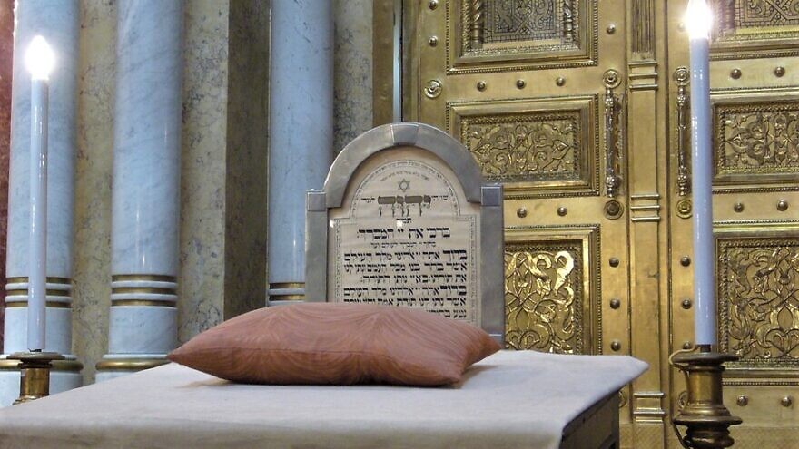 Synagogue interior. Credit: Pixabay.