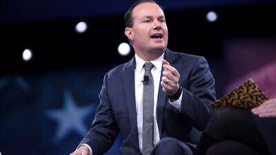 Sen. Mike Lee (R-Utah) speaks at the 2016 Conservative Political Action Conference (CPAC) in National Harbor, Md. Credit: Gage Skidmore via Flickr.
