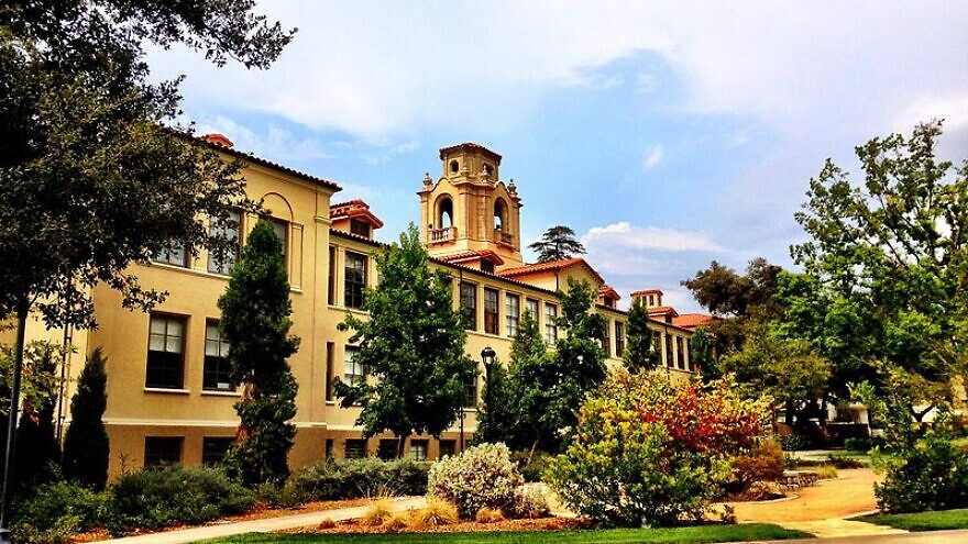 Mason Hall and the Academic Quadrangle at Pomona College in Claremont, Calif. Credit: Wikimedia Commons.