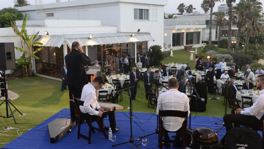 U.S. Ambassador to Israel Dan Shapiro hosts an Iftar dinner at his Herzliya residence on June 14, 2016. Credit: Matty Stern/U.S.Embassy Tel Aviv.
