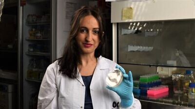 Professor Hadas Mamane at her lab at Tel Aviv University. Photo by Dr. Vered Cohen Yaniv/Courtesy of Israel21c.