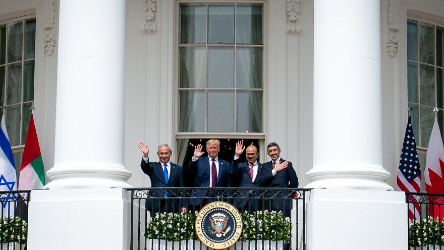 U.S. President Donald Trump, Bahraini Foreign Minister Abdullatif bin Rashid Al-Zayani, Israeli Prime Minister Benjamin Netanyahu and UAE Foreign Minister Abdullah bin Zayed Al Nahyani wave from the Blue Room balcony during the Abraham Accords signing on Sept. 15, 2020. Credit: White House/Tia Dufour.