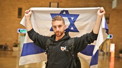 Simcha Brodsky, a musician from New York headed to Jerusalem, represents the 16,000th new immigrant of 2020. Photo by Yonit Schiller.